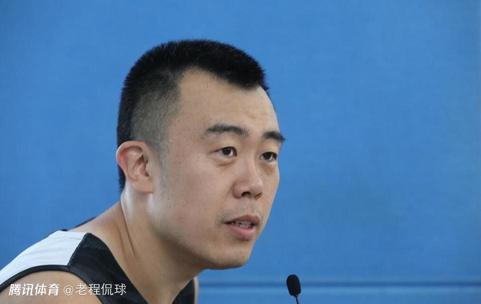 而MV中的另一对情侣白客和周韦彤也从矛盾和误会中一点点学会理解对方，并最终幸福圆满地生活在了一起